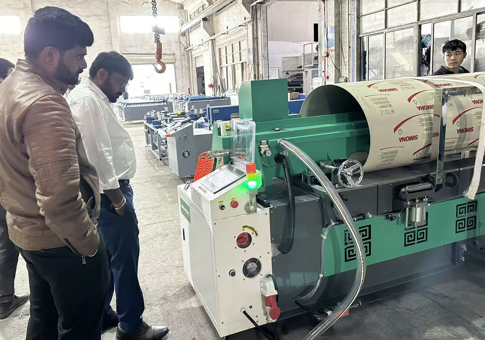 Visite d'un client à l'usine