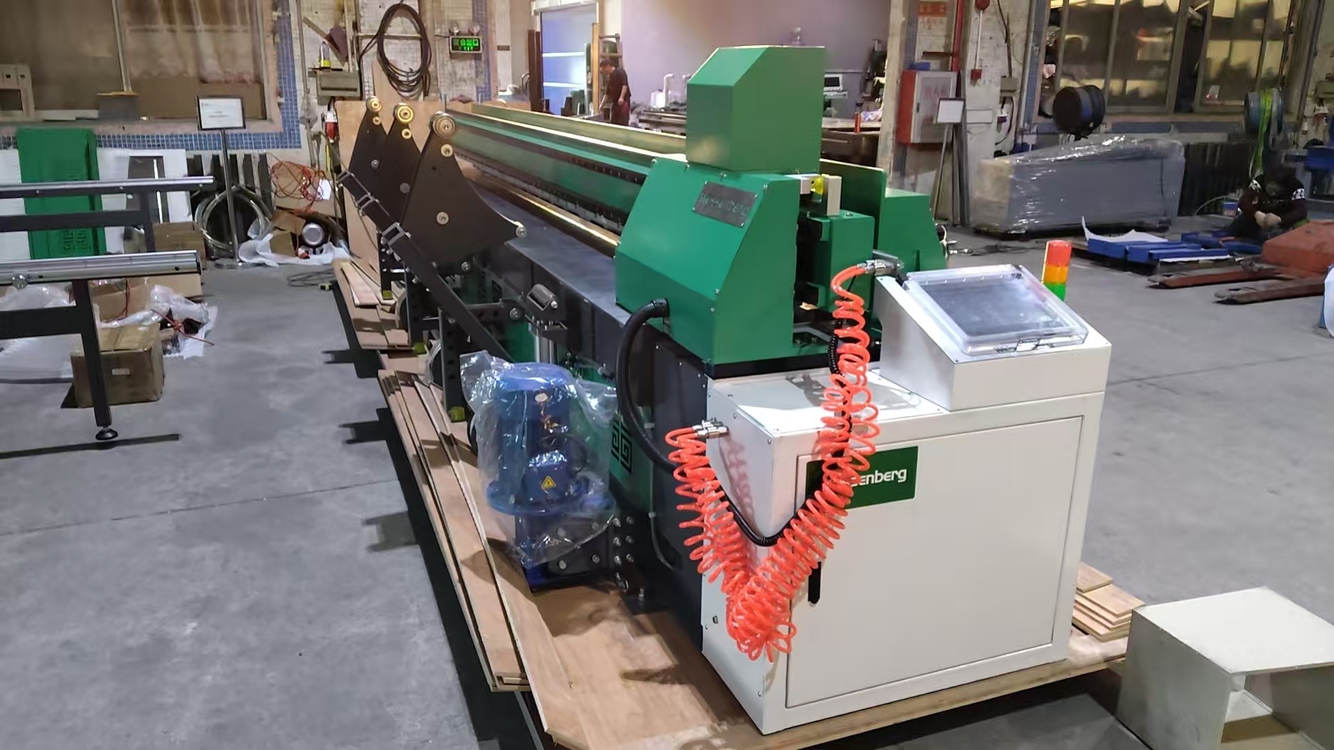 WeiBond 4000 mit 90°-Vertikalstumpfschweißung wird in die USA für Umweltluftreinigungsanlagen geliefert.