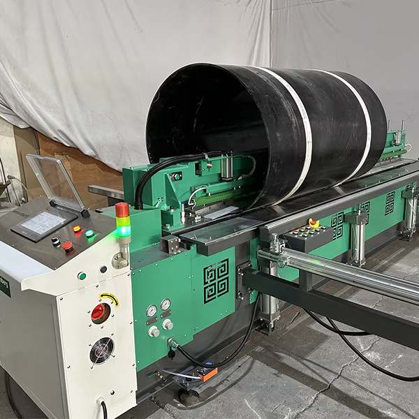 Weissenberg large-format plastic sheet butt welder used for repeatable aquaculture tank panel production