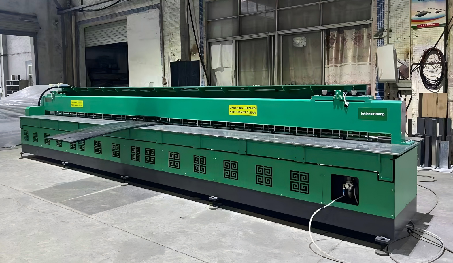 Automated thermoplastic welding system for large plastic tank manufacturing