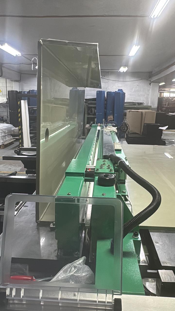 Customer performing plastic sheet welding with WeiForm Pro 3000