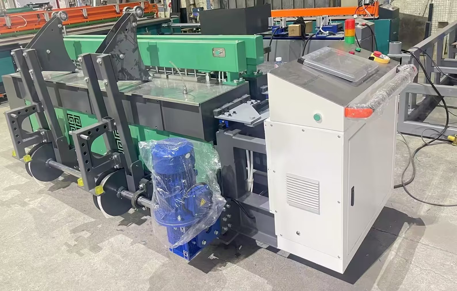 CNC Plastic Sheet Welder vs Manual Welder: Is Automation Worth the Investment?