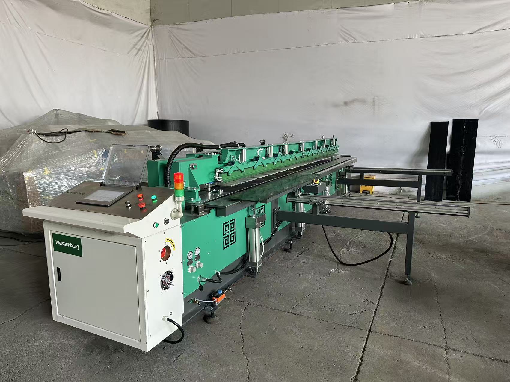 Plastic sheet welding and bending equipment for thermoplastic tank fabrication