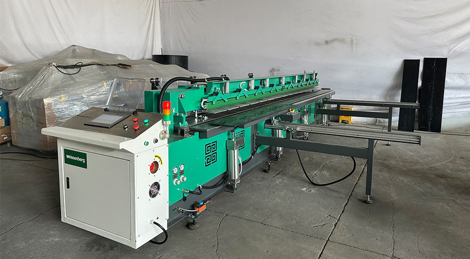 Máquina de soldadura de láminas de plástico para la fabricación de termoplásticos.