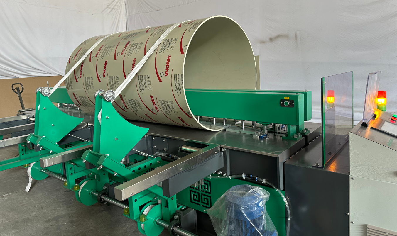 Integrated plastic sheet welding and bending machine for thermoplastic fabrication