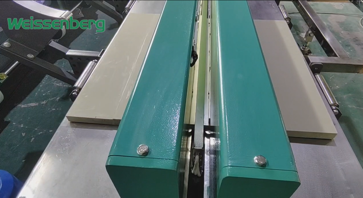 Plastic sheet welding alignment affecting welding bead consistency