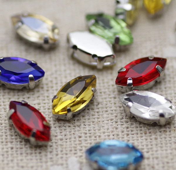 Marquise claw rhinestones