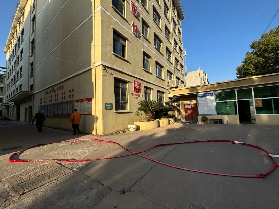 Jewelry Accessories & Rhinestone Supplier Back to Work