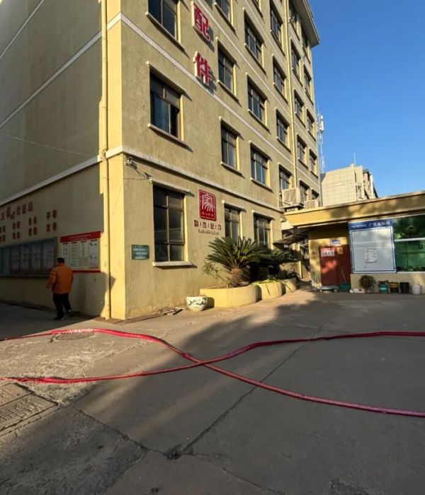 Jewelry Accessories & Rhinestone Supplier Back to Work