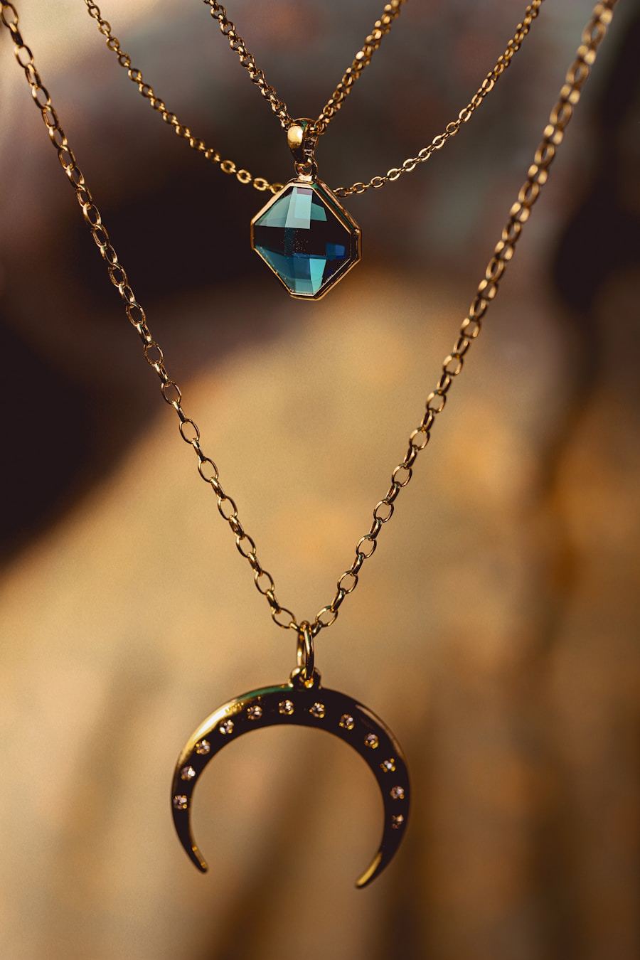 Glass rhinestones to necklace