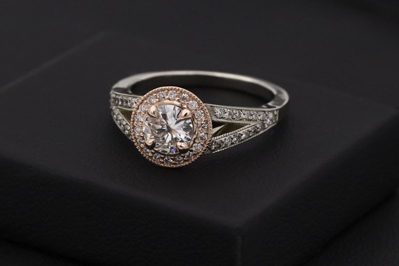 Oval pointed-back stone for fashion jewelry