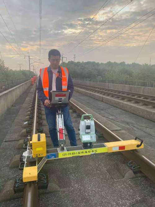 GNNS-based Track Geometry System