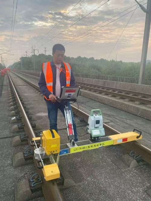 GNNS-based Track Geometry System