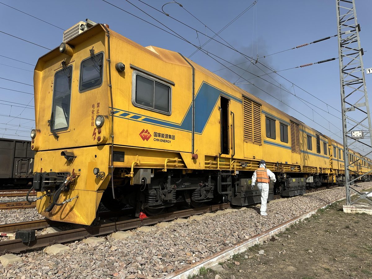 Molaton grinding wheels on a heavy-haul rail grinding train (Shuohuang line)