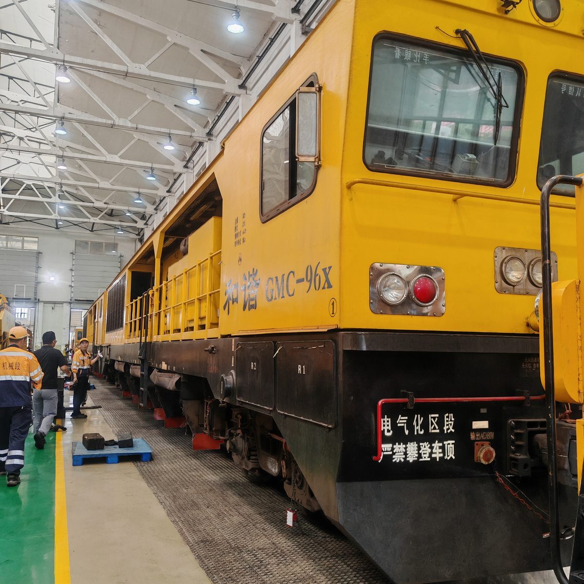 GMC-96X rail grinding train half-train comparison trial Liuzhou Norton