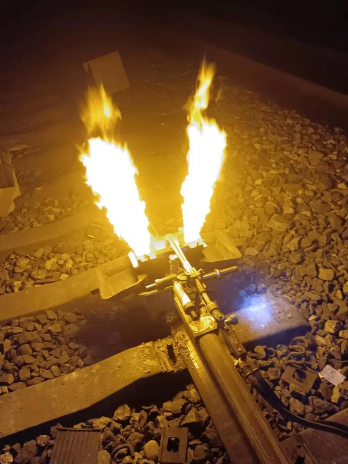 thermite rail welding before finishing