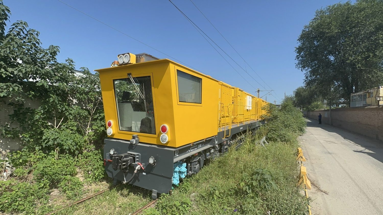rail grinding train in service