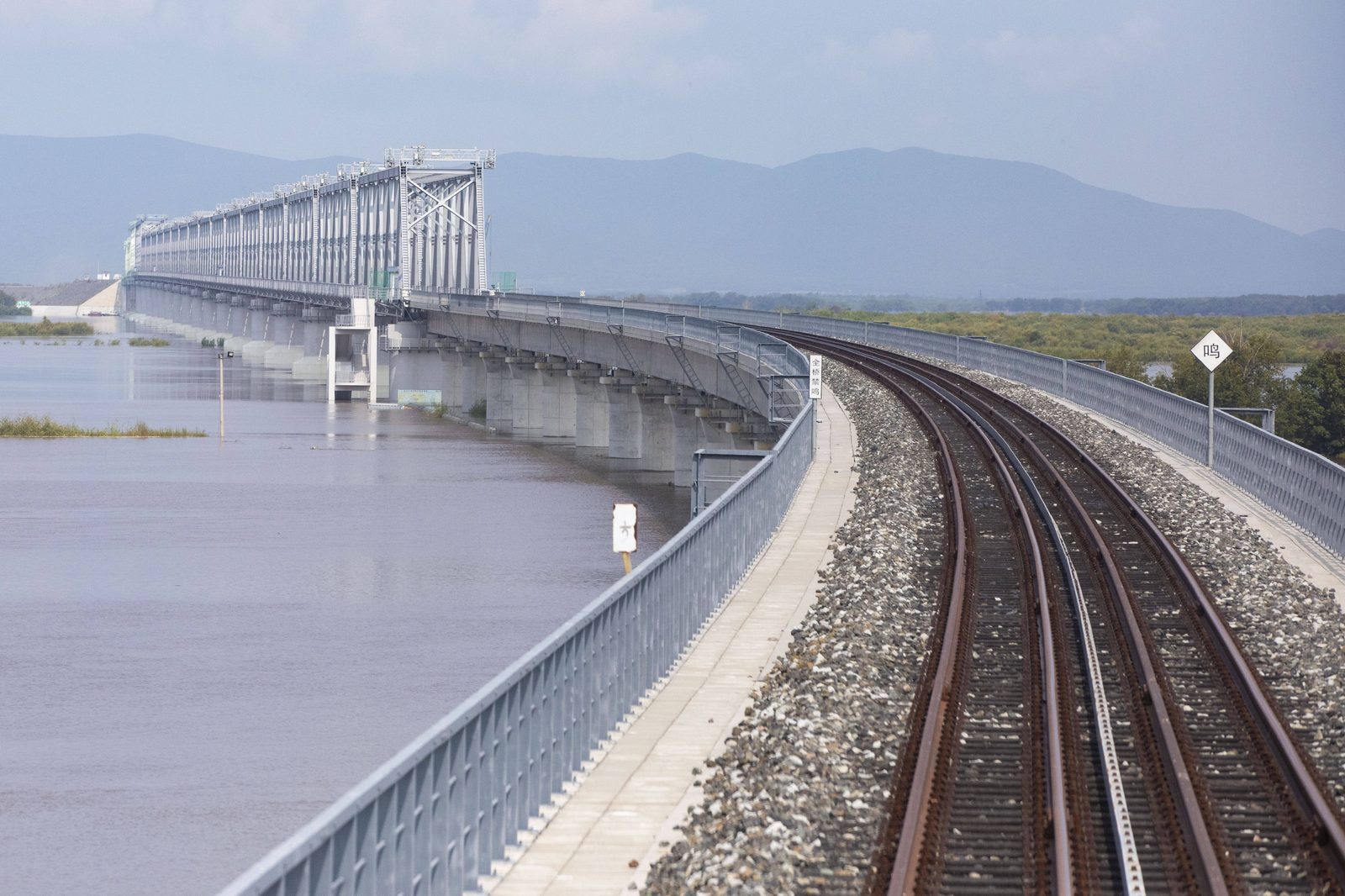 Rail Grinding Curves: Managing Side Wear on Curved Track