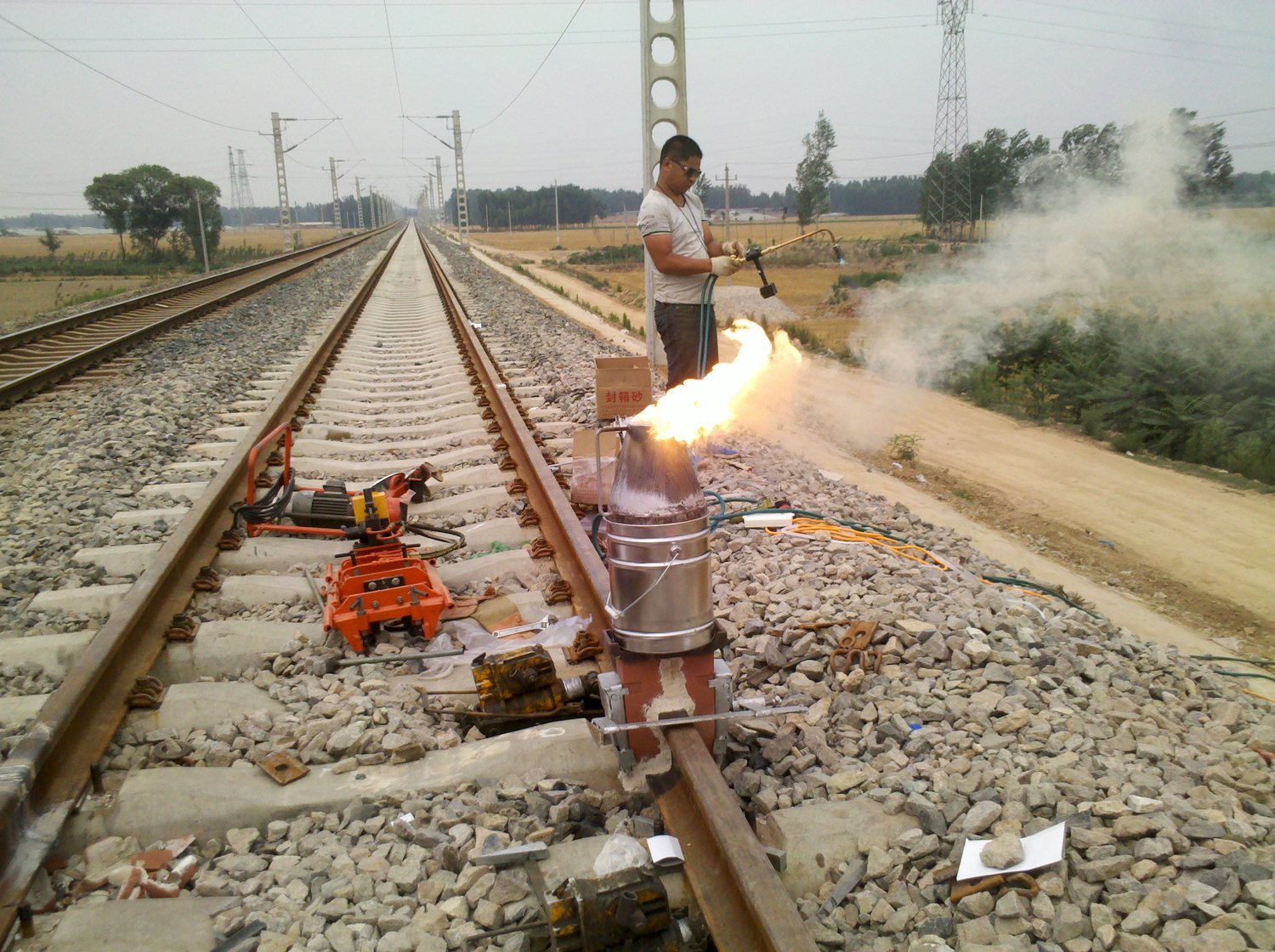 thermite welding a rail joint in the field