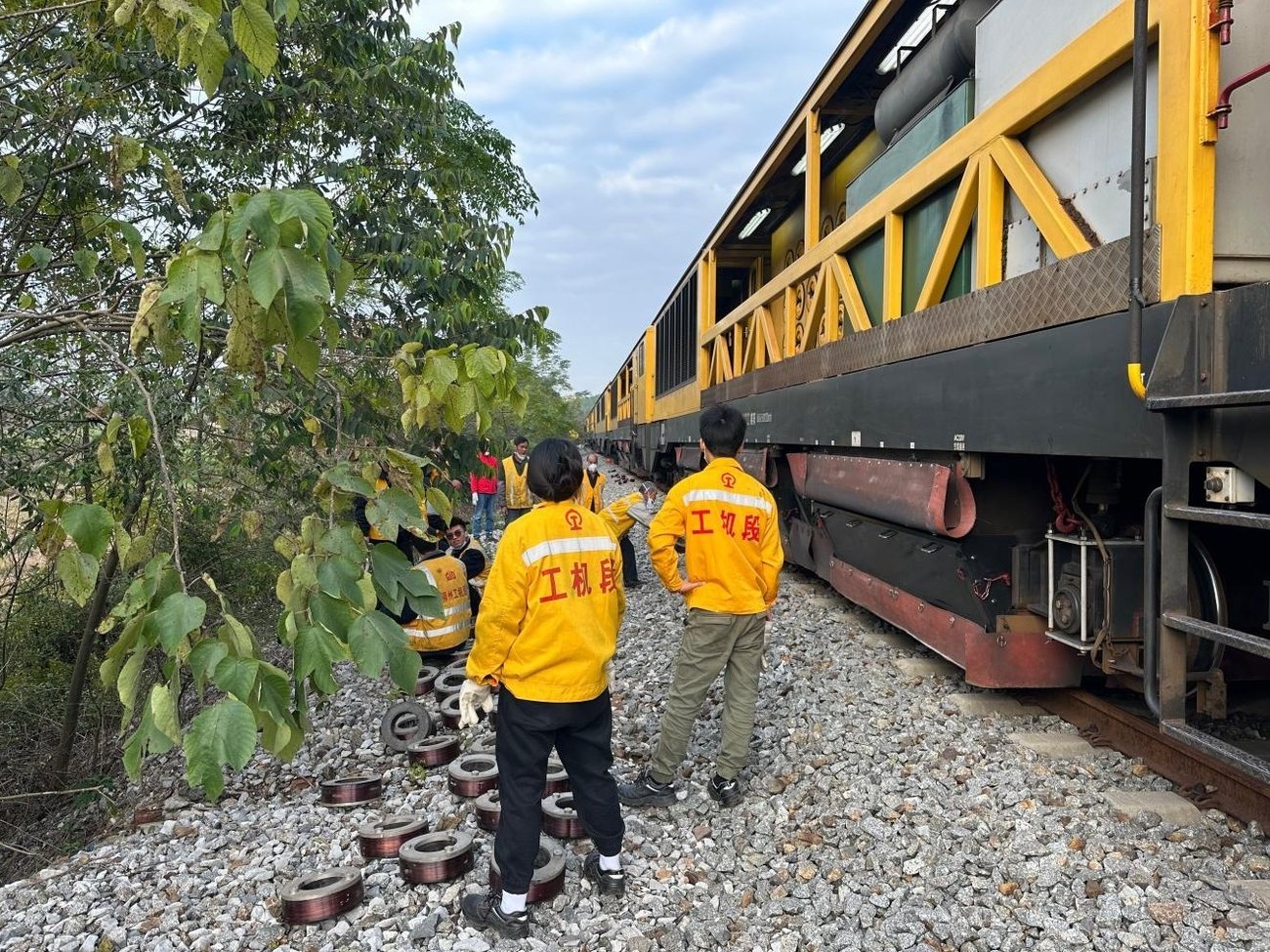 rail grinding delivery models: own fleet, contracted service or hybrid
