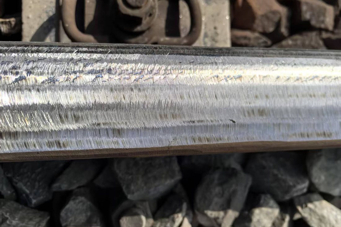 Rail surface defect condition on track