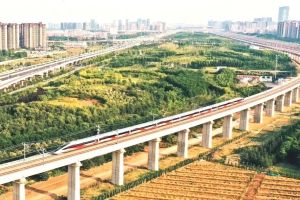 De que são feitos os trilhos de trem? Aço, dormentes e lastro explicados.