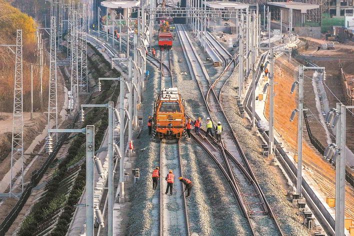 railroad ballast layer beneath the sleepers