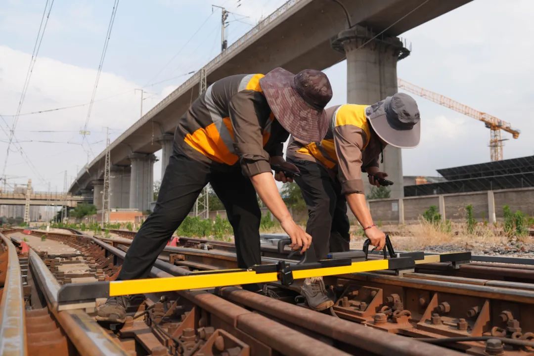 digital track gauge measuring rail gauge and cross level
