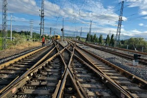 Railroad Diamond Crossing: Structure, Wear and Grinding Maintenance