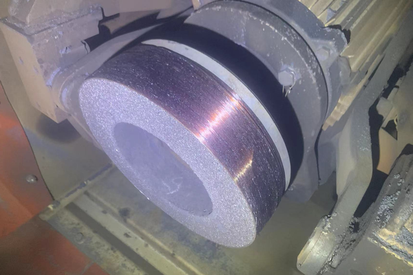 Grinding with a grinding wheel