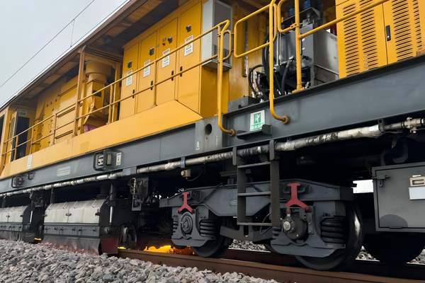 Grinding with a grinding wheel