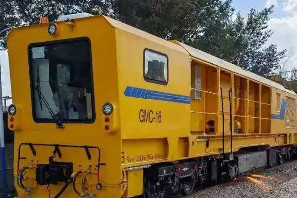 Grinding with a grinding wheel