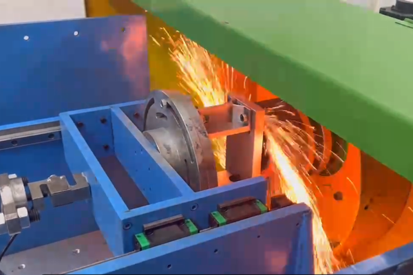 Grinding with a grinding wheel