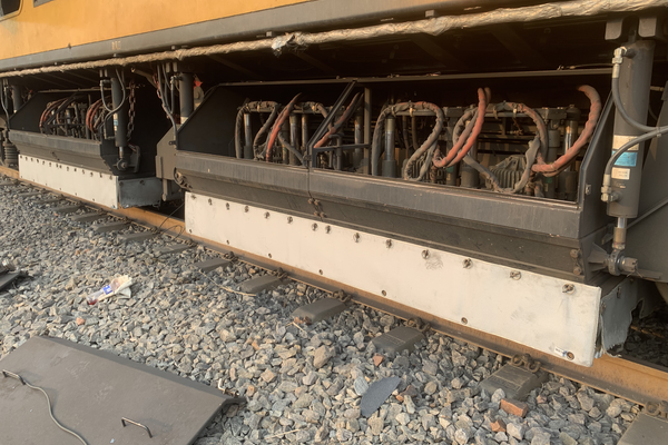 Grinding with a grinding wheel