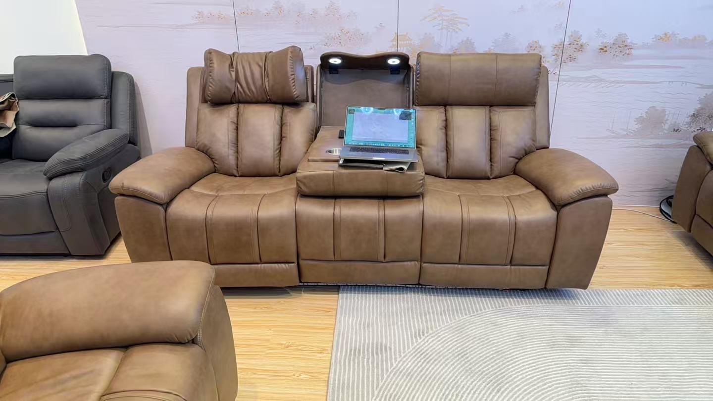 8625 brown leather three-seater with reading lights and wireless charging console
