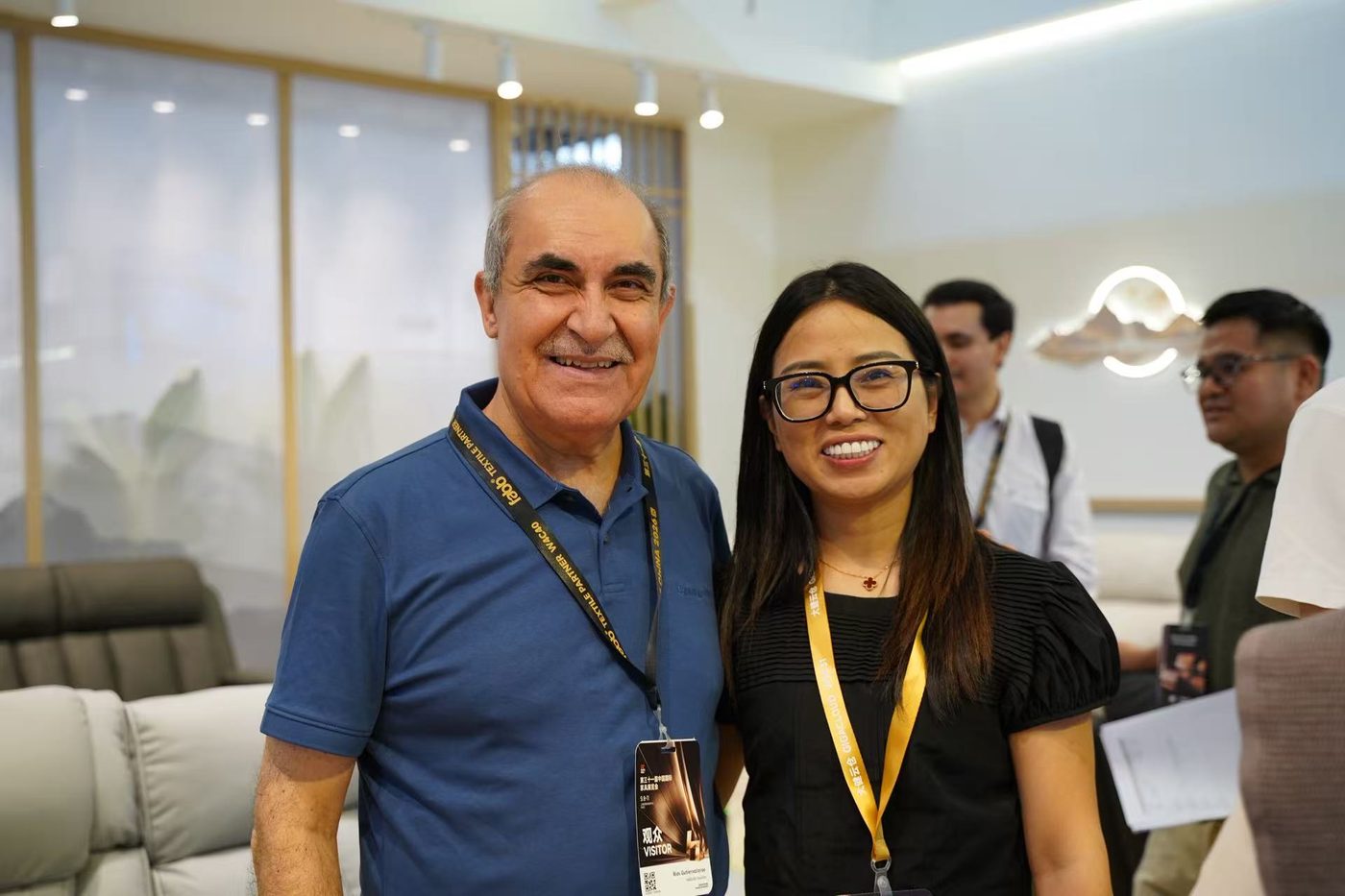 One-to-one buyer talk at the exhibition