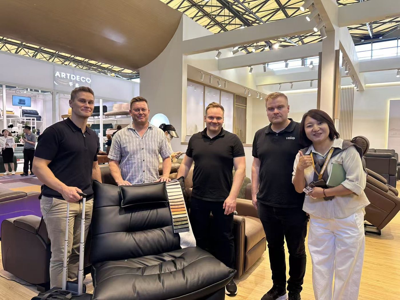 Buyers at the PandaSofa booth
