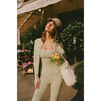 Custom OEM & ODM Long Sleeve and Thumb Strap Yoga Jacket Soft Fabric Yoga Top for Women