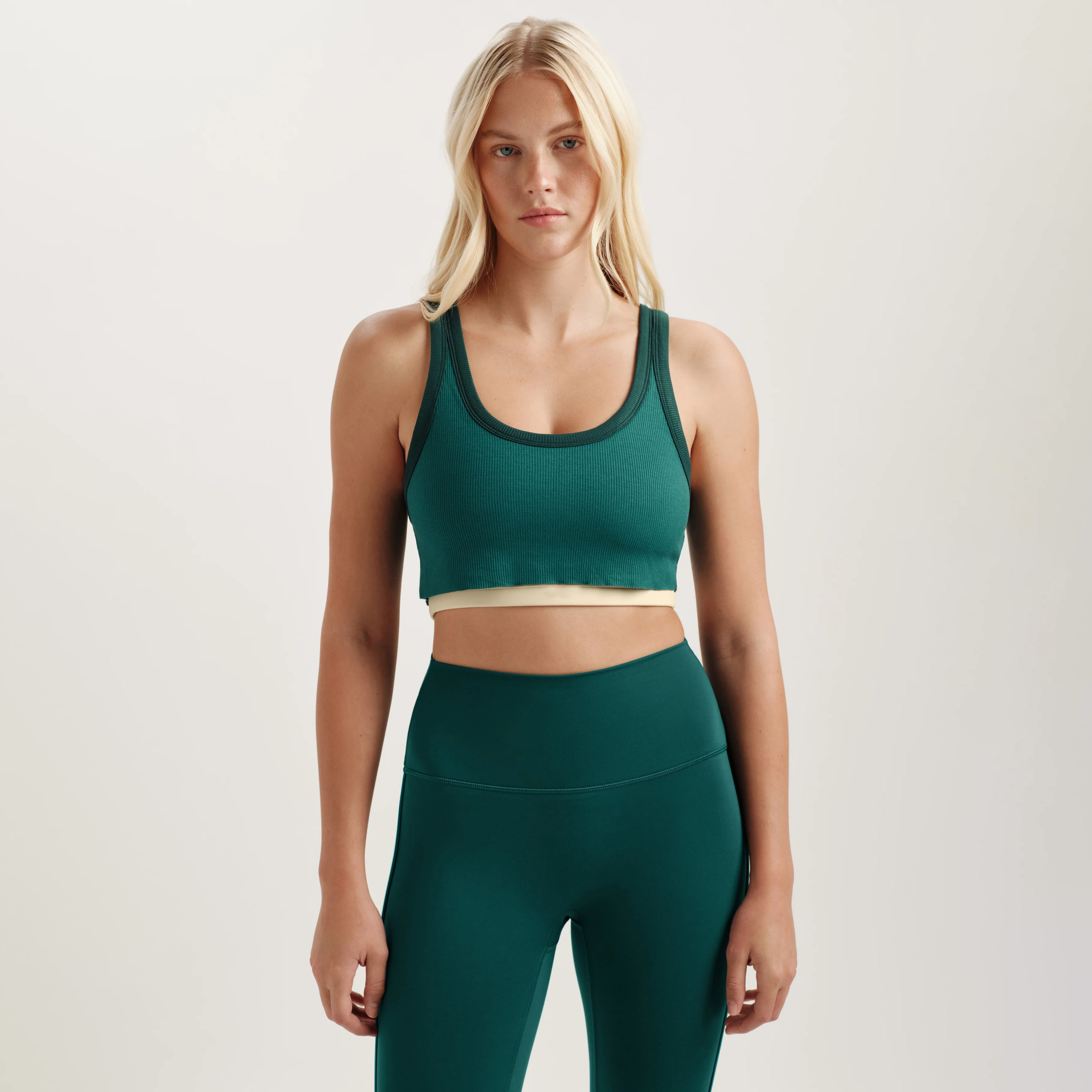 Contrast Trim Sports Bras and Soft Fabric Yoga Set
