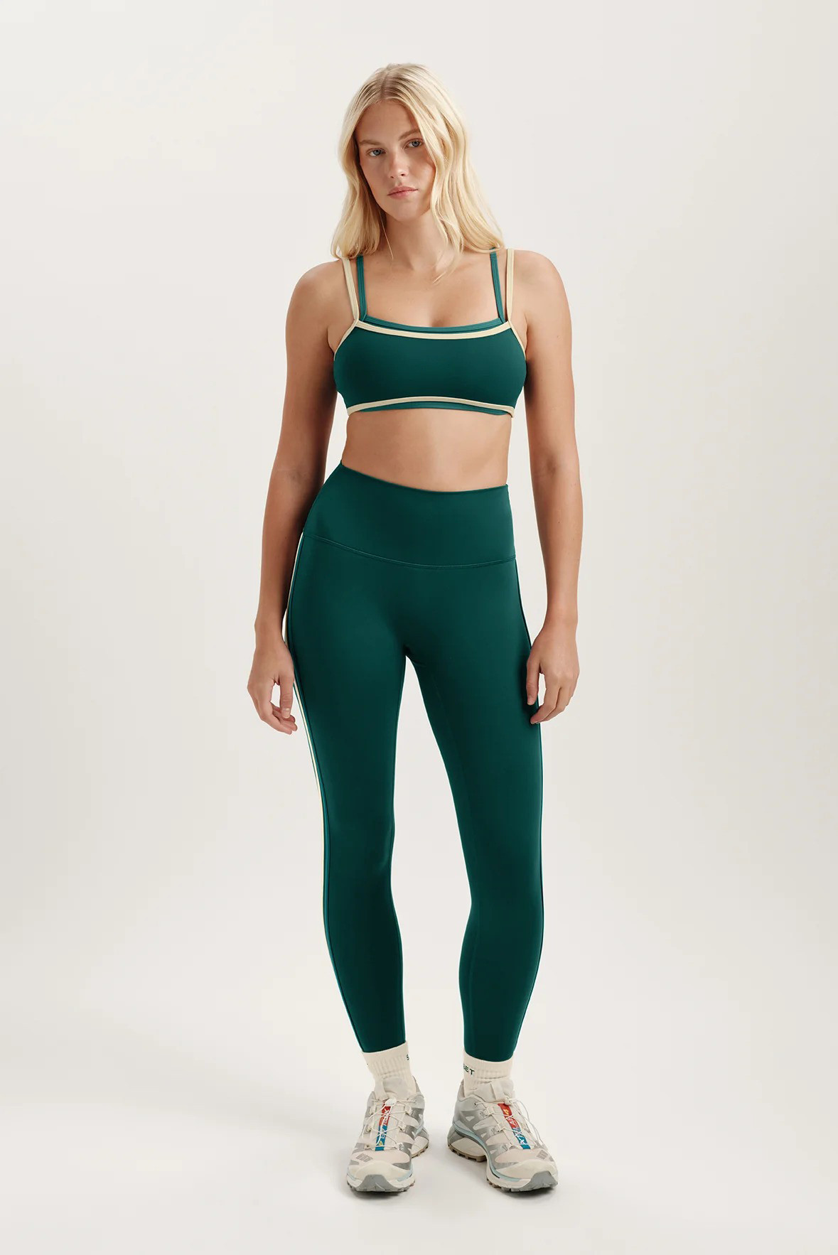 Contrast Trim Sports Bras and Soft Fabric Yoga Set