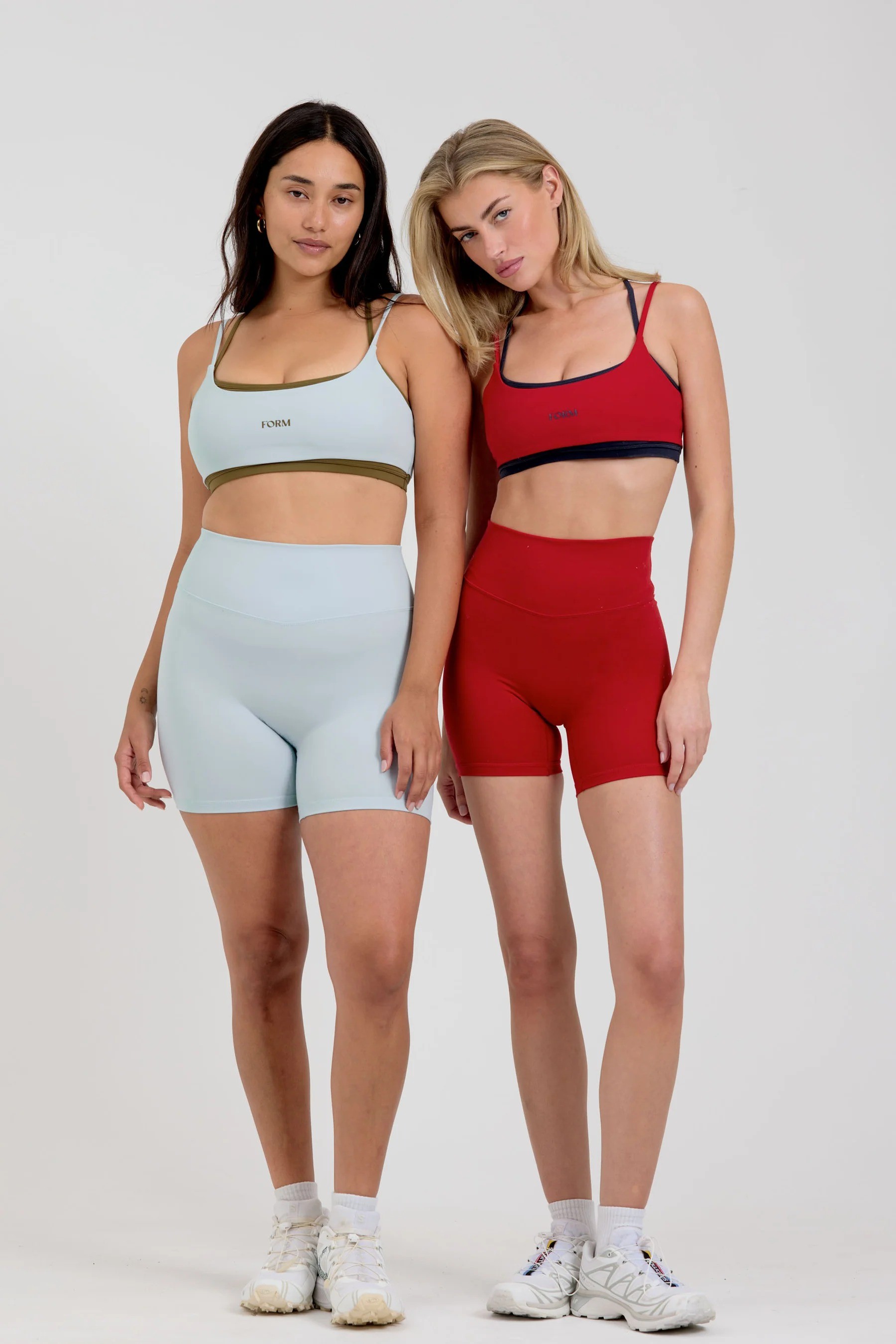 Contrast Trim Sports Bras and Soft Fabric Yoga Set