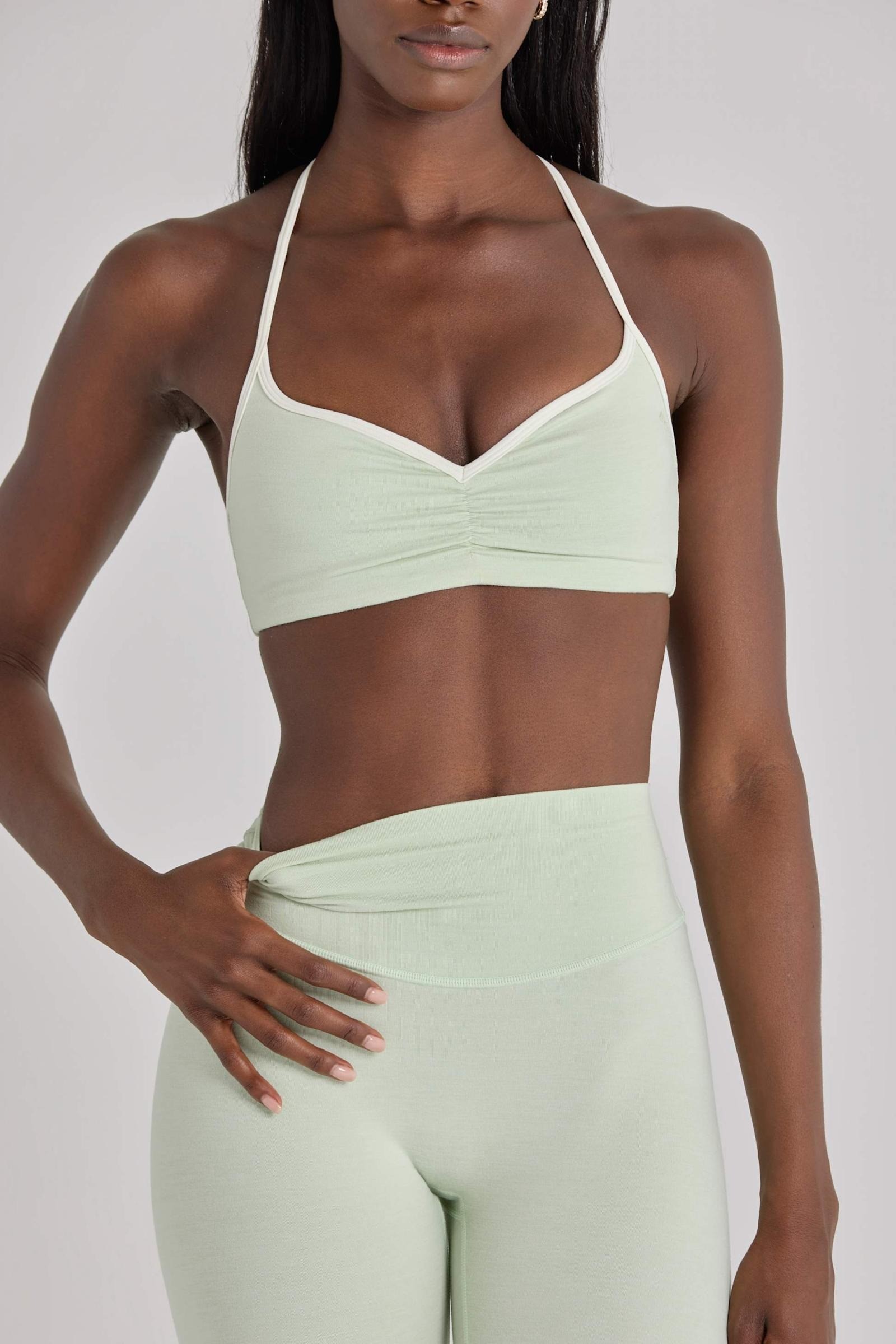 Contrast Trim Sports Bras and Soft Fabric Yoga Set