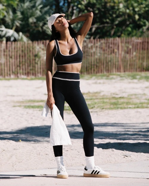 Sustainable Eco-friendly Contrast Stitch Bra And Leggings Sportswear Sets Women