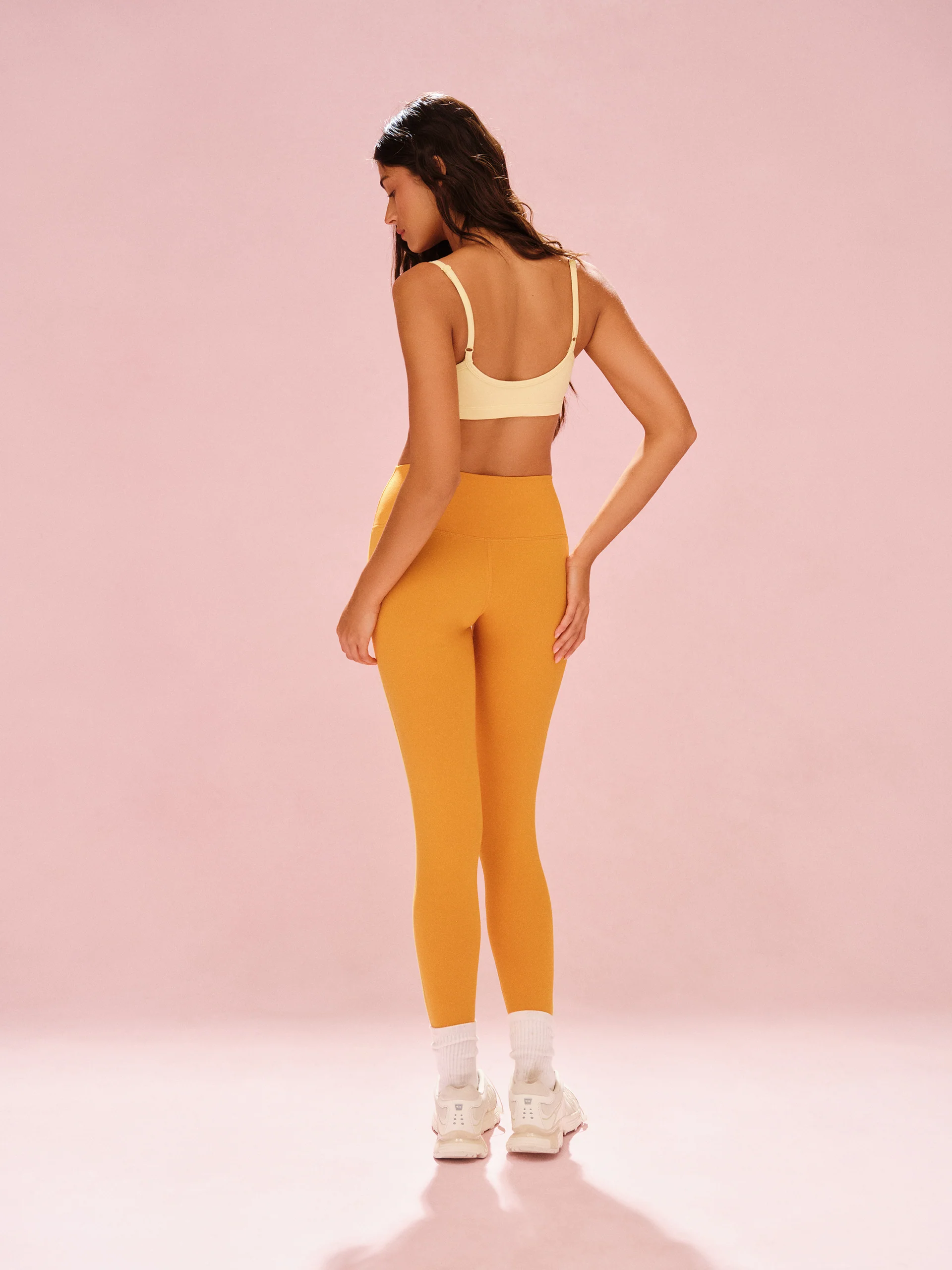 Contrast Trim Sports Bras and Soft Fabric Yoga Set