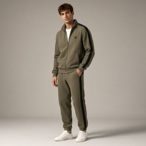Streetwear Tracksuit Drops: Graphics, Stripes and Retail-Ready Finish