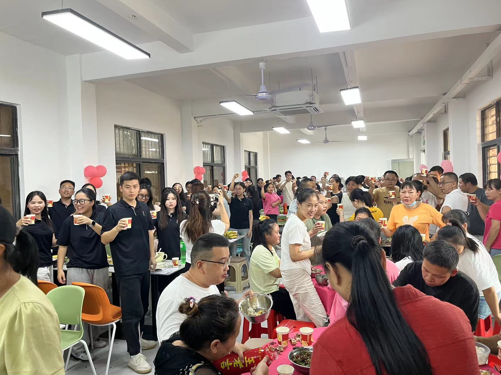 New Canteen Opens — Bloomto Celebrates a Warm “First Meal Day” with Employees