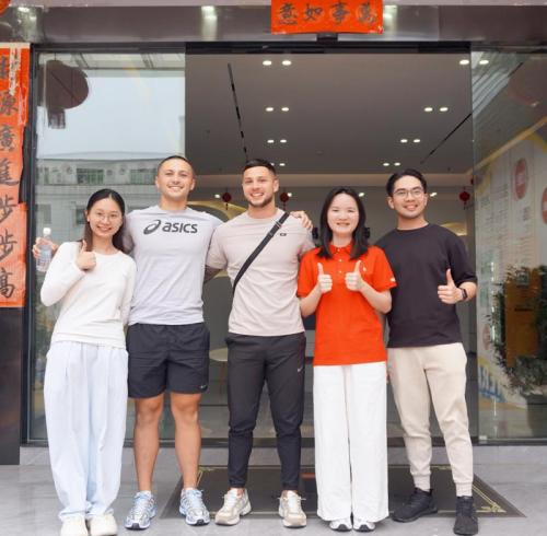 Too Many Fabric Choices and No Logo Finish Decision? How Bloomto Helped an Australian New Brand Lock Direction