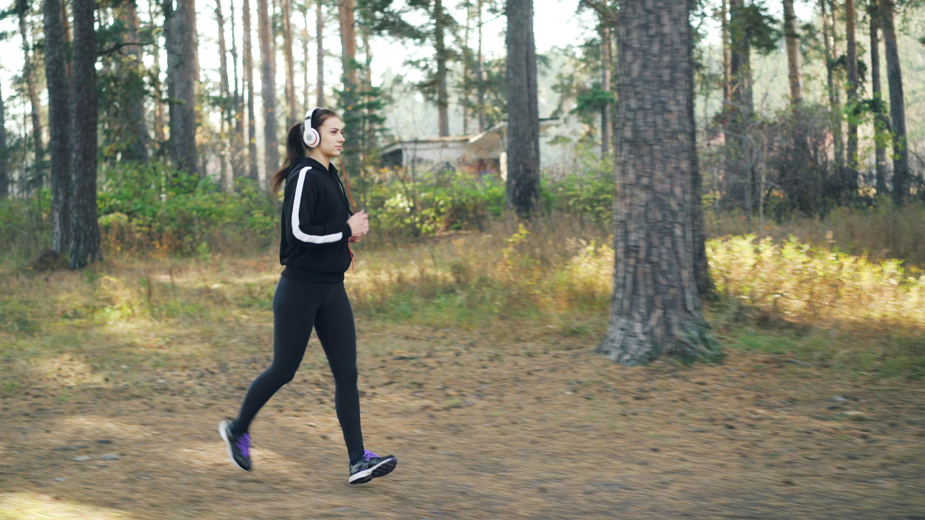 A runner wearing lightweight, flexible sustainable activewear in motion