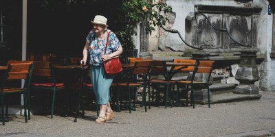 Can You Wear a Linen Top with Workout Pants? A Summer Style Guide