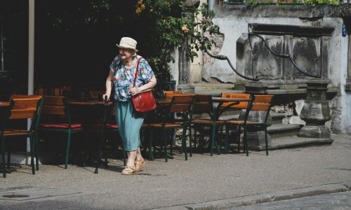 Can You Wear a Linen Top with Workout Pants? A Summer Style Guide
